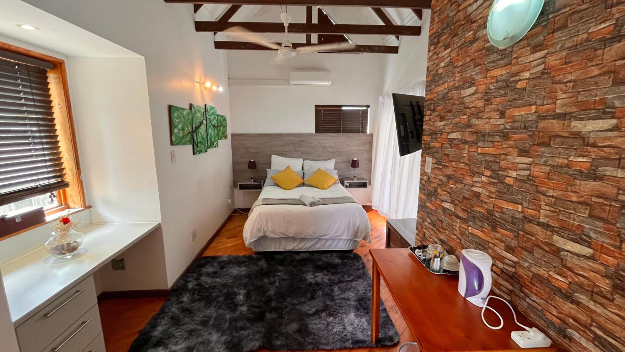 Hotel The Wood House Empangeni Exterior foto