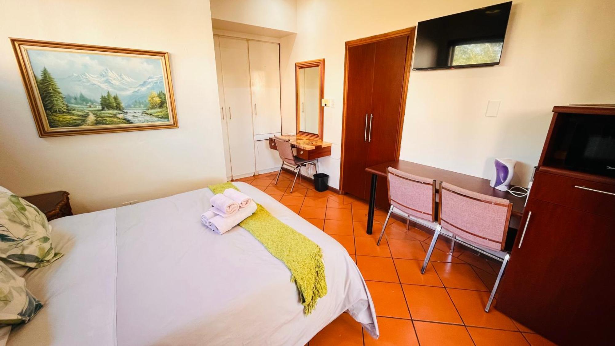 Hotel The Wood House Empangeni Exterior foto